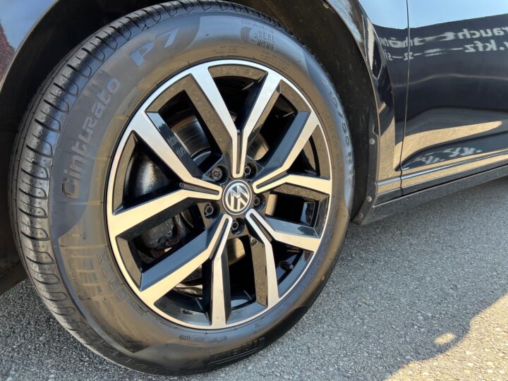 Abbildung Fahrzeugdetailansicht Volkswagen Passat Variant - Nr. 36