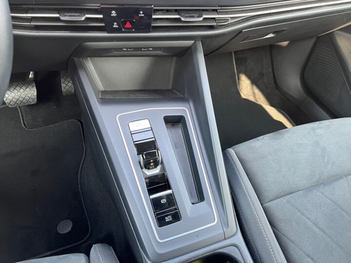 Abbildung Fahrzeugdetailansicht Volkswagen Golf Variant - Nr. 28