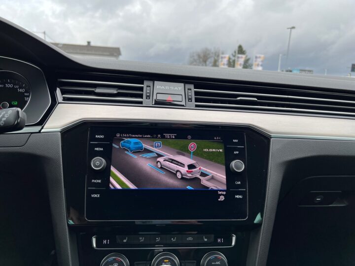 Abbildung Fahrzeugdetailansicht Volkswagen Passat Variant - Nr. 25