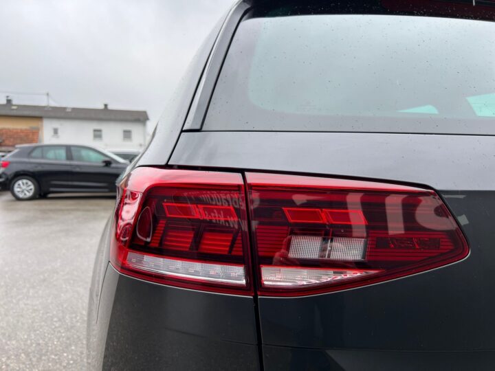 Abbildung Fahrzeugdetailansicht Volkswagen Passat Variant - Nr. 38