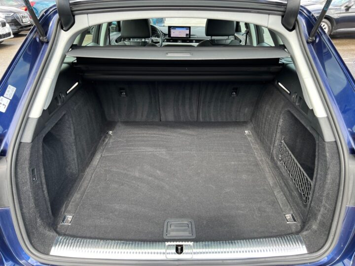 Abbildung Fahrzeugdetailansicht Audi A4 - Nr. 14