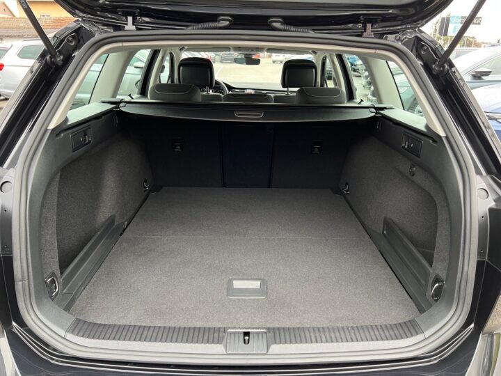 Abbildung Fahrzeugdetailansicht Volkswagen Passat Variant - Nr. 14