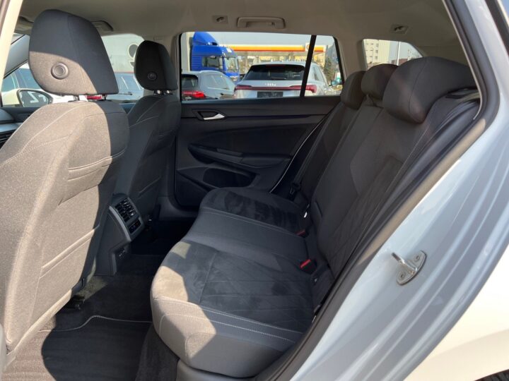 Abbildung Fahrzeugdetailansicht Volkswagen Golf Variant - Nr. 13