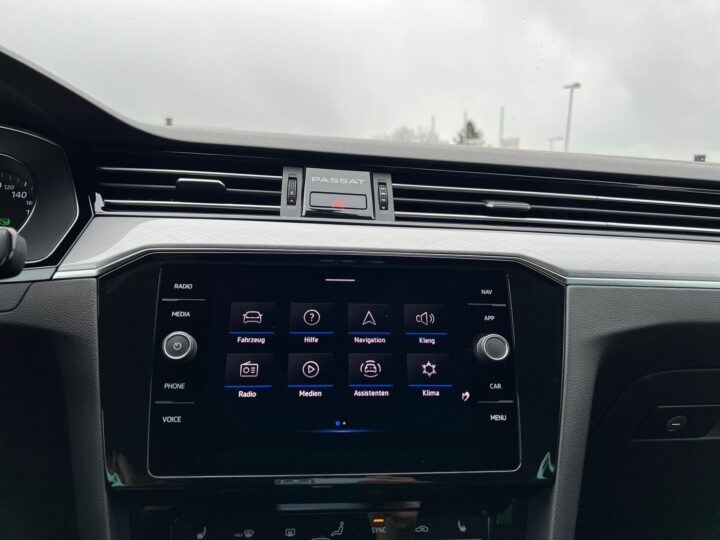 Abbildung Fahrzeugdetailansicht Volkswagen Passat Variant - Nr. 18