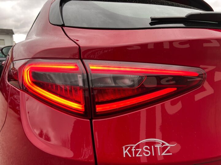 Abbildung Fahrzeugdetailansicht Alfa Romeo Stelvio - Nr. 35