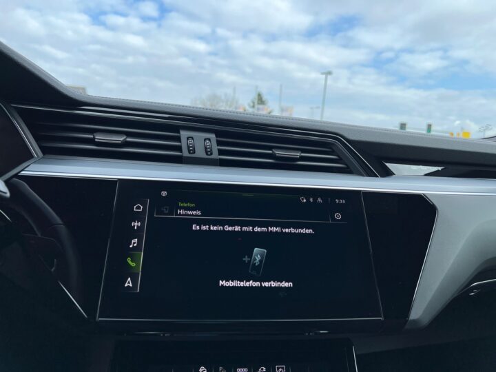 Abbildung Fahrzeugdetailansicht Audi e-tron - Nr. 21