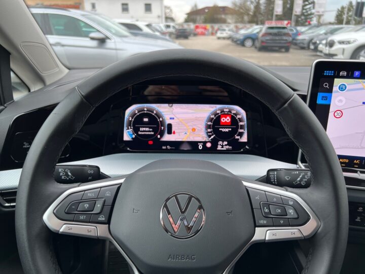 Abbildung Fahrzeugdetailansicht Volkswagen Golf - Nr. 15