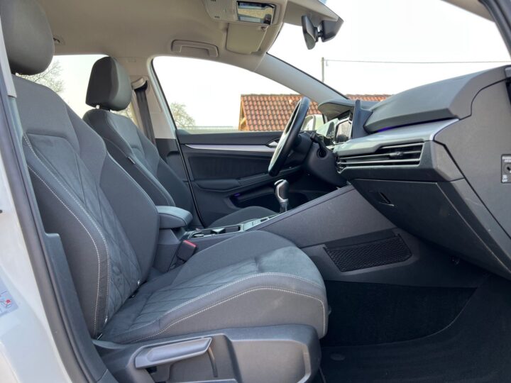 Abbildung Fahrzeugdetailansicht Volkswagen Golf Variant - Nr. 32