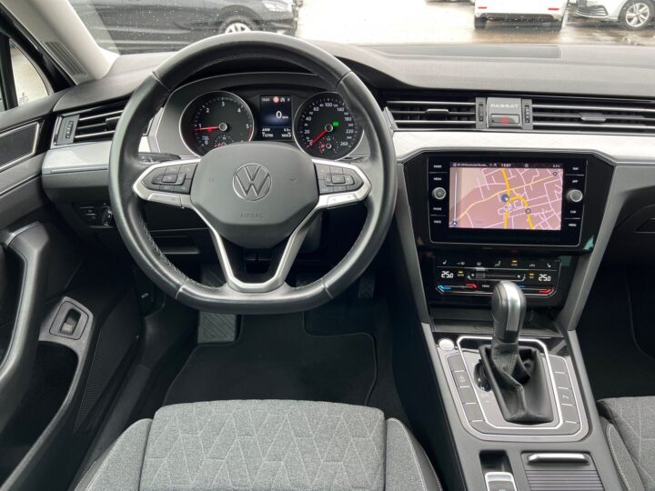 Abbildung Fahrzeugdetailansicht Volkswagen Passat Variant - Nr. 10