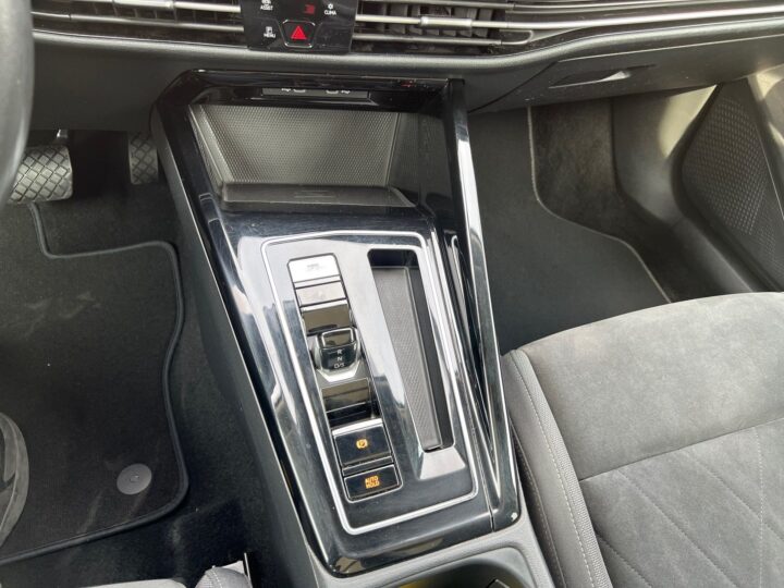 Abbildung Fahrzeugdetailansicht Volkswagen Golf Variant - Nr. 28