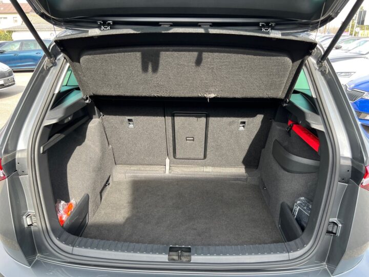 Abbildung Fahrzeugdetailansicht Skoda Karoq - Nr. 14