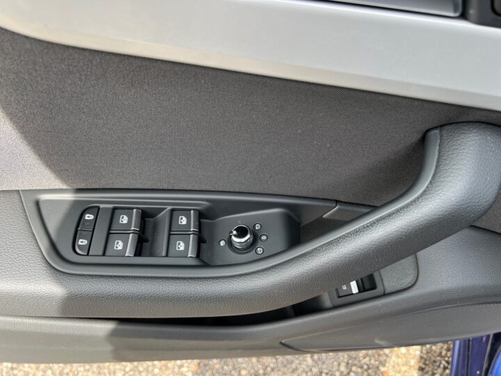 Abbildung Fahrzeugdetailansicht Audi A4 - Nr. 27