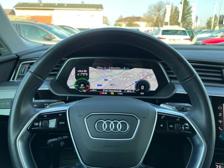 Abbildung Fahrzeugdetailansicht Audi e-tron - Nr. 15