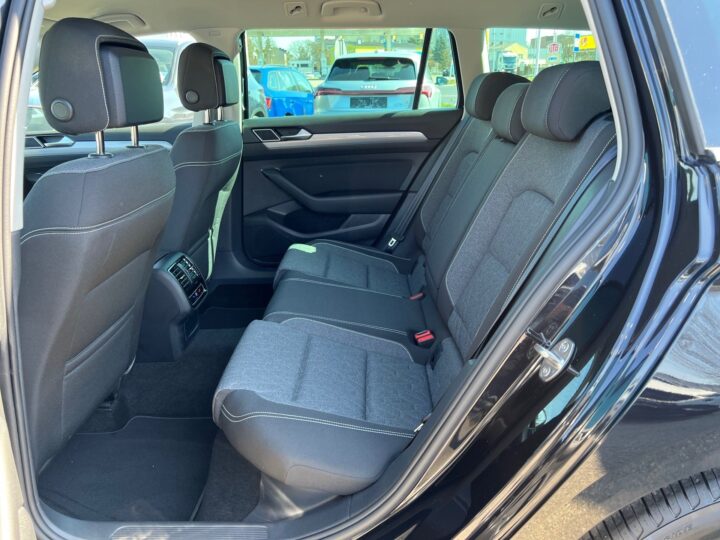 Abbildung Fahrzeugdetailansicht Volkswagen Passat Variant - Nr. 14