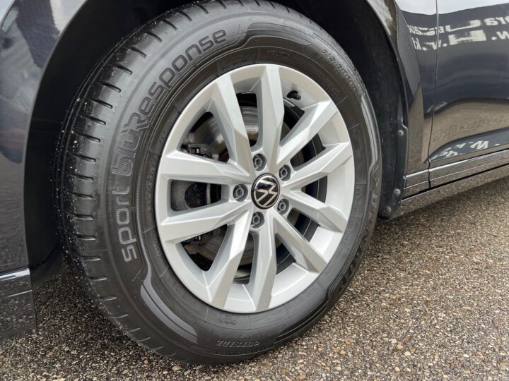 Abbildung Fahrzeugdetailansicht Volkswagen Passat Variant - Nr. 36