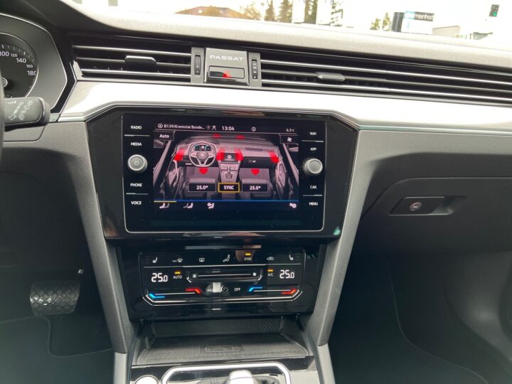 Abbildung Fahrzeugdetailansicht Volkswagen Passat Variant - Nr. 27