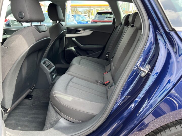 Abbildung Fahrzeugdetailansicht Audi A4 - Nr. 13