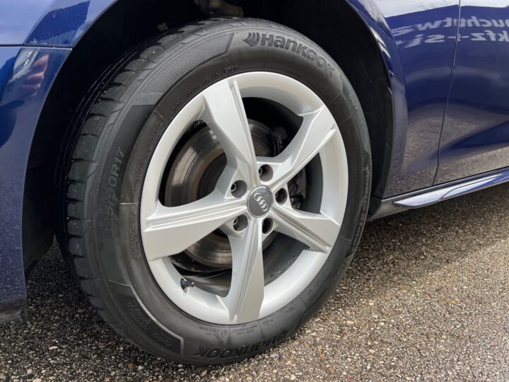 Abbildung Fahrzeugdetailansicht Audi A4 - Nr. 31