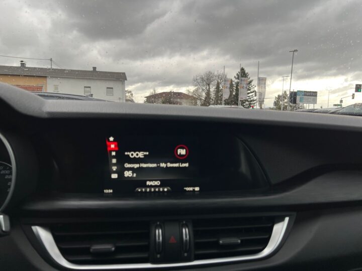 Abbildung Fahrzeugdetailansicht Alfa Romeo Stelvio - Nr. 19