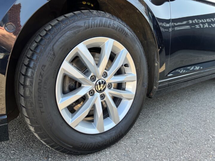 Abbildung Fahrzeugdetailansicht Volkswagen Passat Variant - Nr. 37