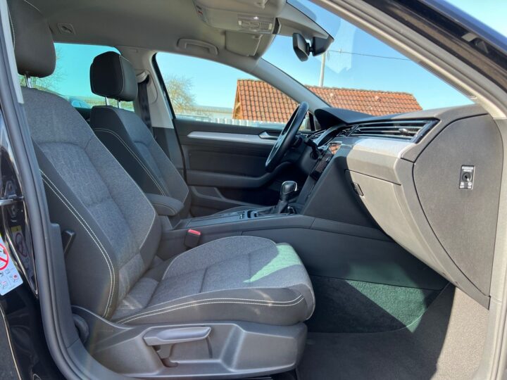 Abbildung Fahrzeugdetailansicht Volkswagen Passat Variant - Nr. 34