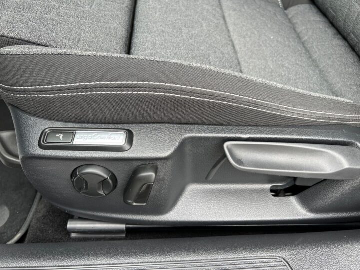 Abbildung Fahrzeugdetailansicht Volkswagen Passat Variant - Nr. 30