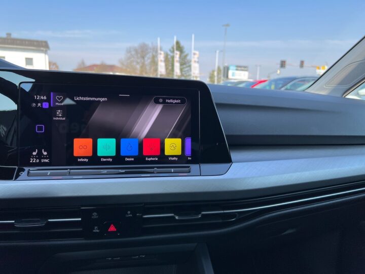 Abbildung Fahrzeugdetailansicht Volkswagen Golf Variant - Nr. 22