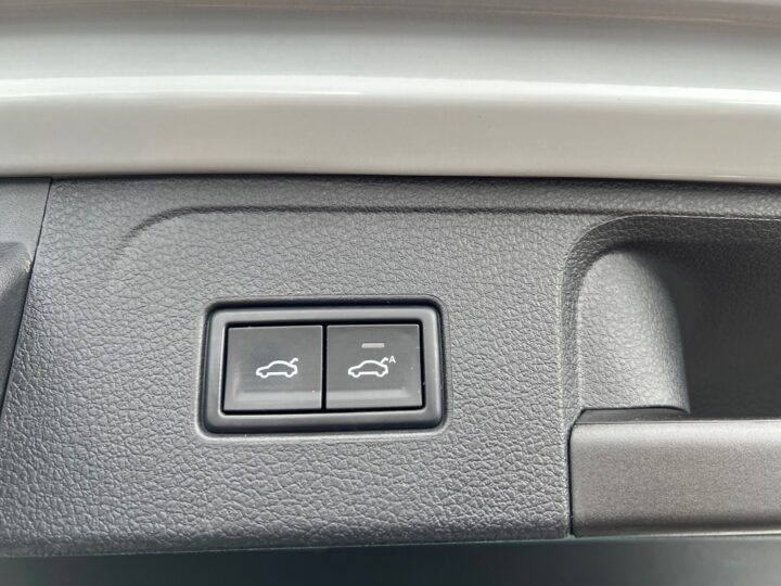 Abbildung Fahrzeugdetailansicht Volkswagen Passat Variant - Nr. 39