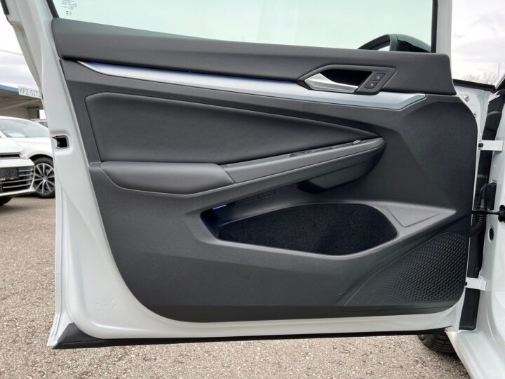 Abbildung Fahrzeugdetailansicht Volkswagen Golf - Nr. 30