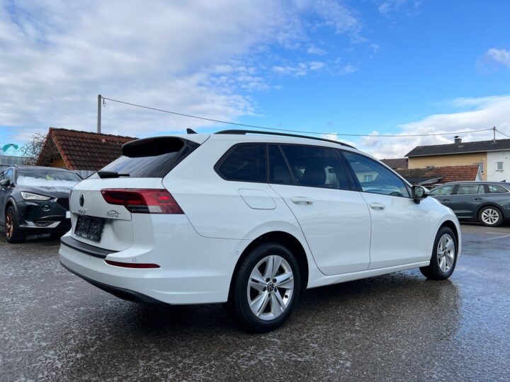 Abbildung Fahrzeugdetailansicht Volkswagen Golf Variant - Nr. 2