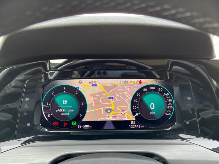 Abbildung Fahrzeugdetailansicht Volkswagen Golf Variant - Nr. 16