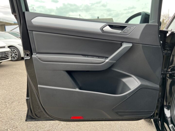 Abbildung Fahrzeugdetailansicht Volkswagen Touran - Nr. 30