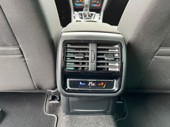 Abbildung Fahrzeugdetailansicht Volkswagen Passat Variant - Nr. 32