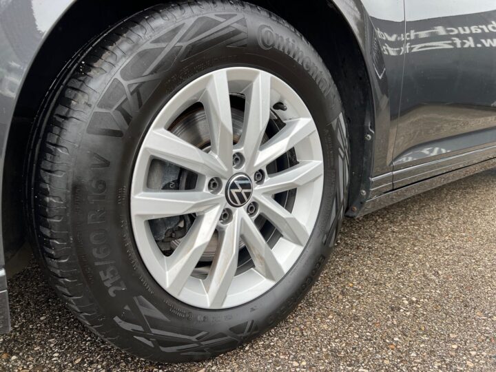 Abbildung Fahrzeugdetailansicht Volkswagen Passat Variant - Nr. 36