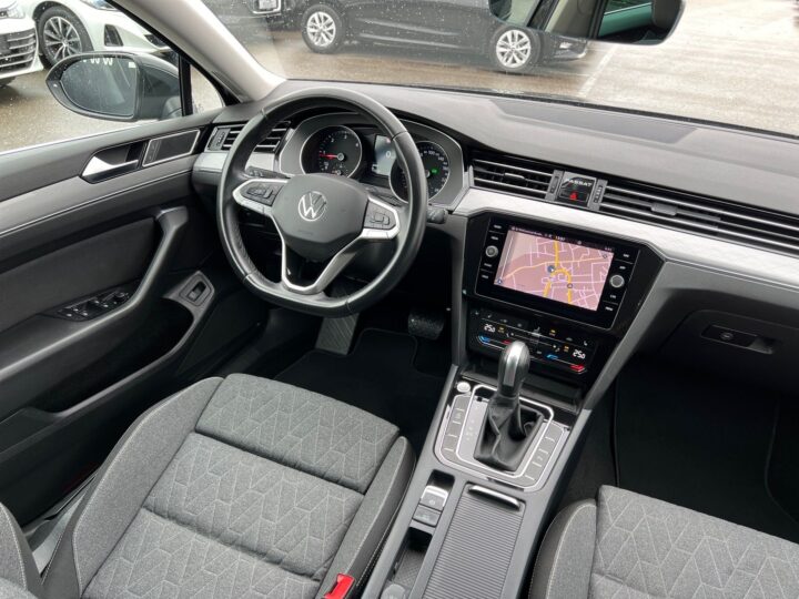 Abbildung Fahrzeugdetailansicht Volkswagen Passat Variant - Nr. 11