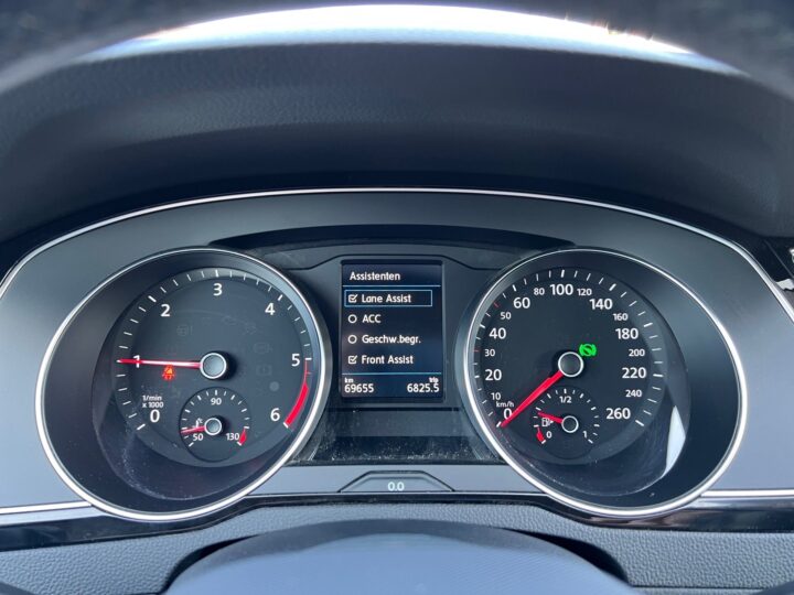 Abbildung Fahrzeugdetailansicht Volkswagen Passat Variant - Nr. 17