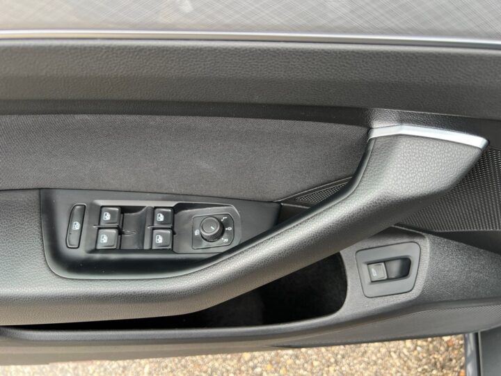 Abbildung Fahrzeugdetailansicht Volkswagen Passat Variant - Nr. 31
