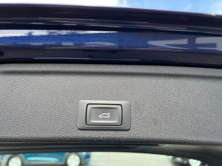 Abbildung Fahrzeugdetailansicht Audi A4 - Nr. 34