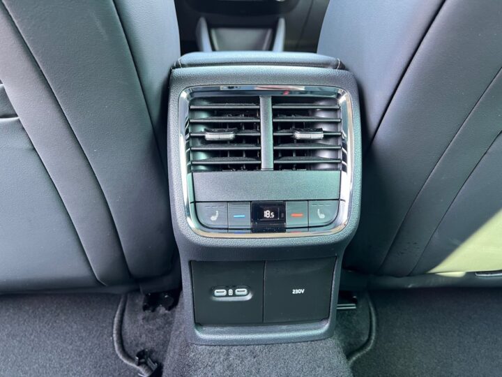 Abbildung Fahrzeugdetailansicht Skoda Octavia - Nr. 33