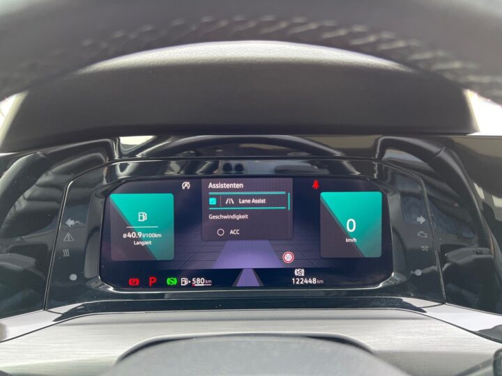 Abbildung Fahrzeugdetailansicht Volkswagen Golf Variant - Nr. 17