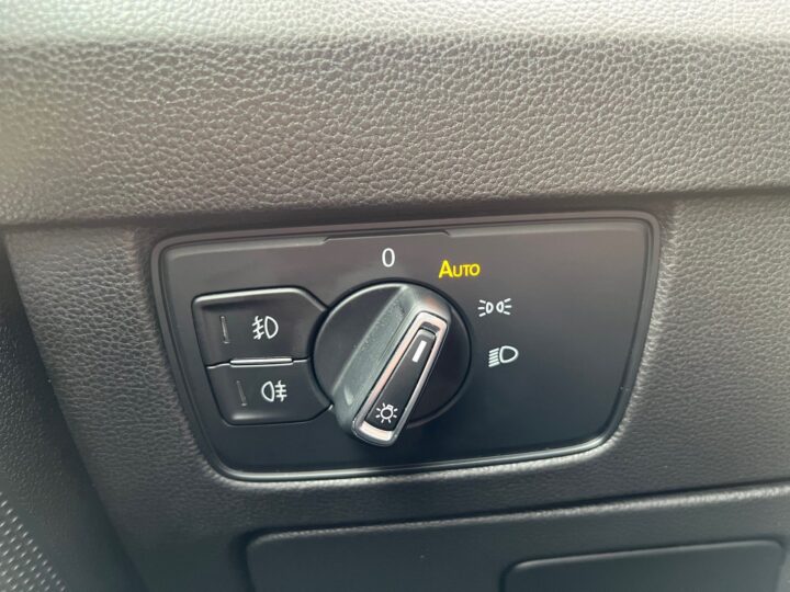 Abbildung Fahrzeugdetailansicht Volkswagen Passat Variant - Nr. 43
