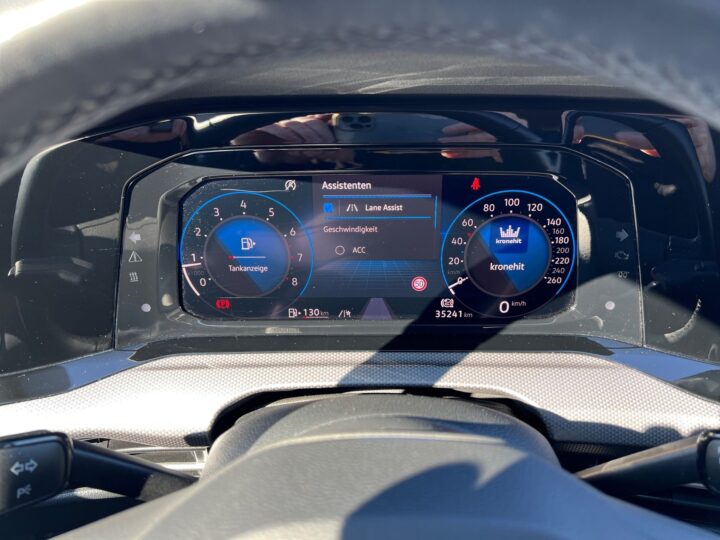 Abbildung Fahrzeugdetailansicht Volkswagen Golf - Nr. 17