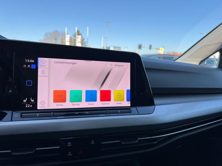 Abbildung Fahrzeugdetailansicht Volkswagen Golf Variant - Nr. 22