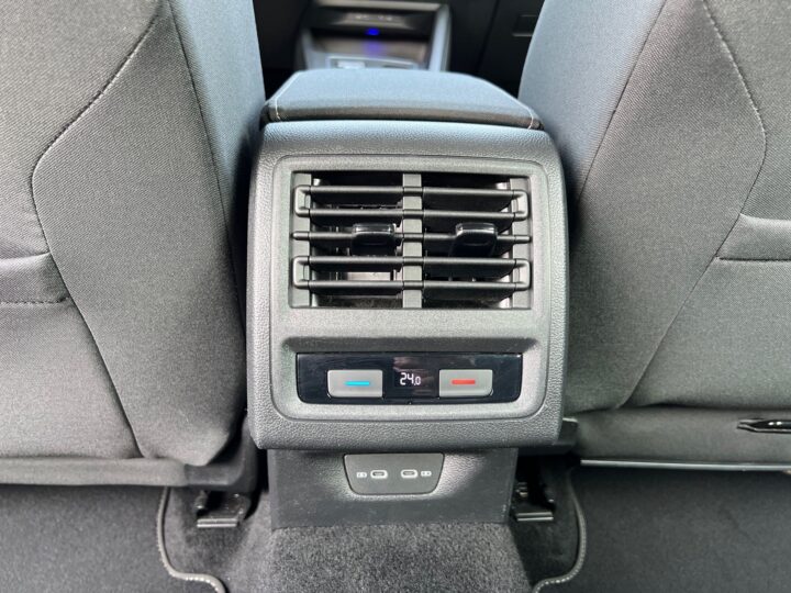 Abbildung Fahrzeugdetailansicht Volkswagen Golf Variant - Nr. 32