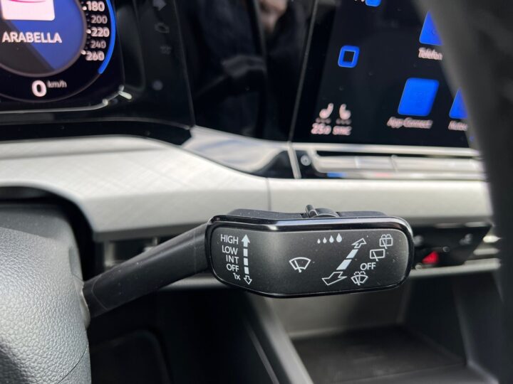 Abbildung Fahrzeugdetailansicht Volkswagen Golf Variant - Nr. 38