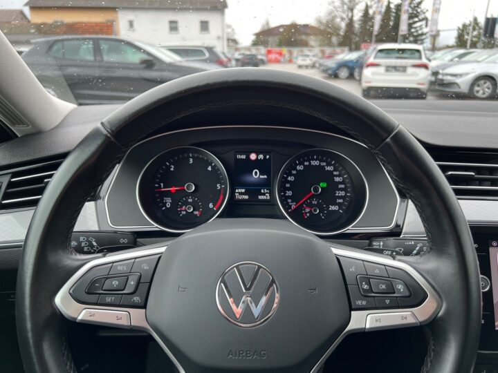 Abbildung Fahrzeugdetailansicht Volkswagen Passat Variant - Nr. 15