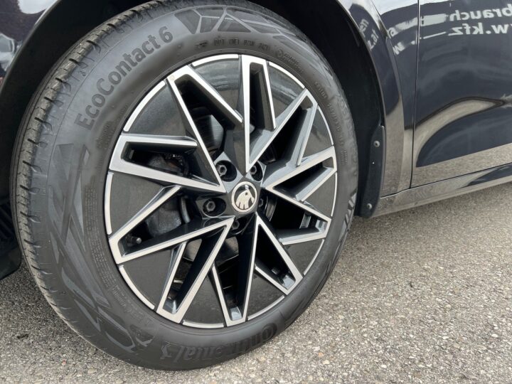 Abbildung Fahrzeugdetailansicht Skoda Octavia - Nr. 36