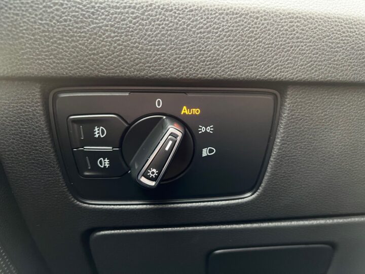 Abbildung Fahrzeugdetailansicht Volkswagen Passat Variant - Nr. 42