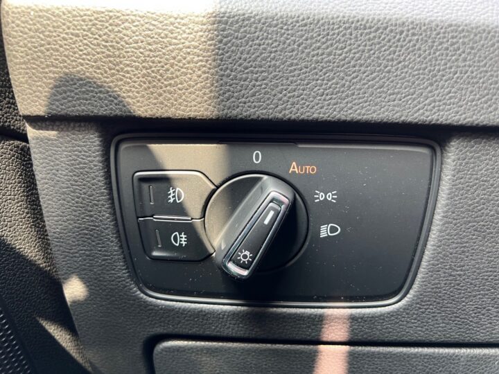 Abbildung Fahrzeugdetailansicht Volkswagen Passat Variant - Nr. 43