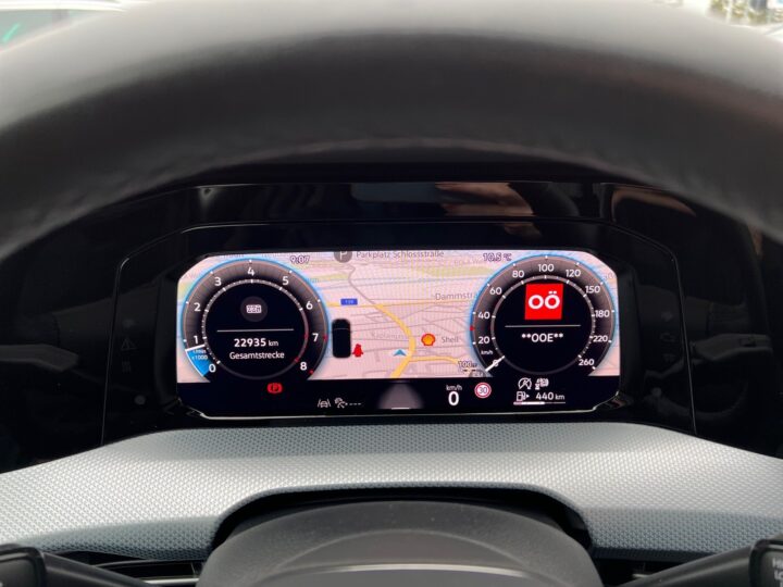 Abbildung Fahrzeugdetailansicht Volkswagen Golf - Nr. 16